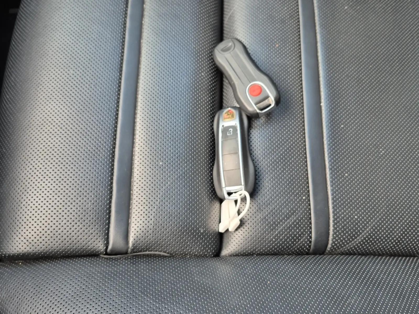 Keys/Fobs/Manual Photo