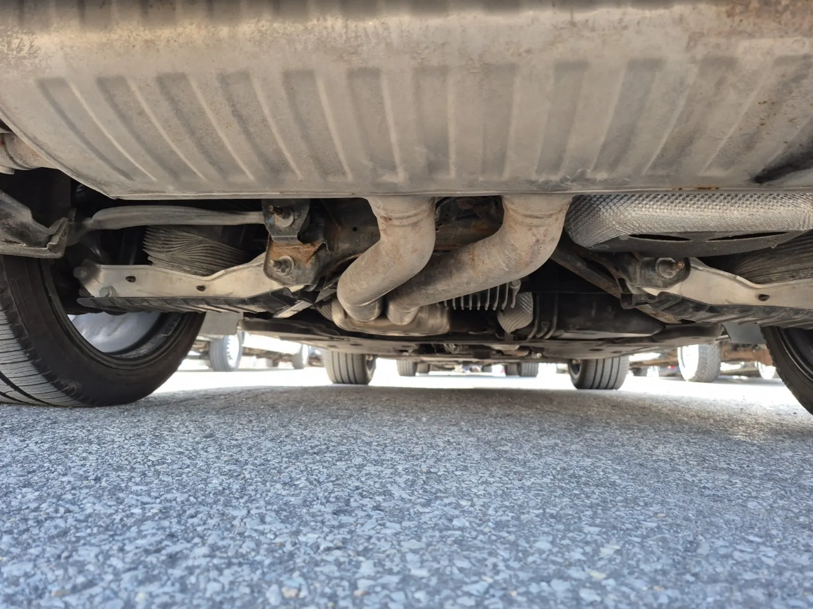 Undercarriage - Rear Photo