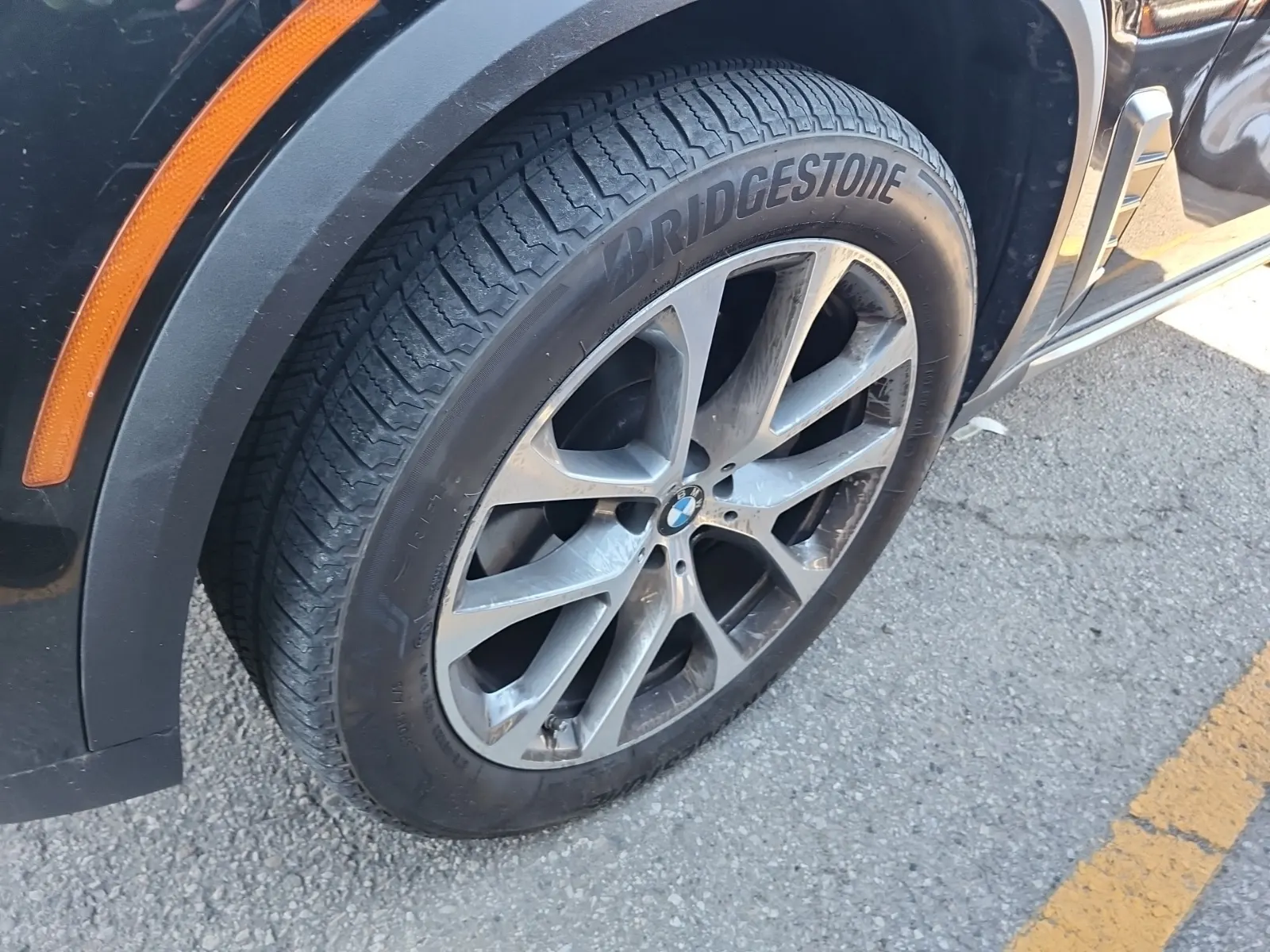 Front driver wheel/tire photo