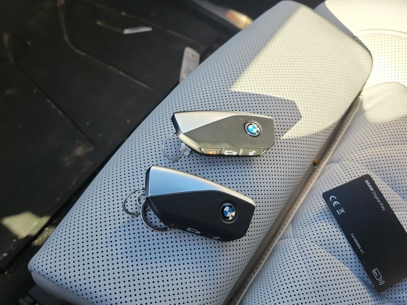 Keys/Fobs/Manual Photo