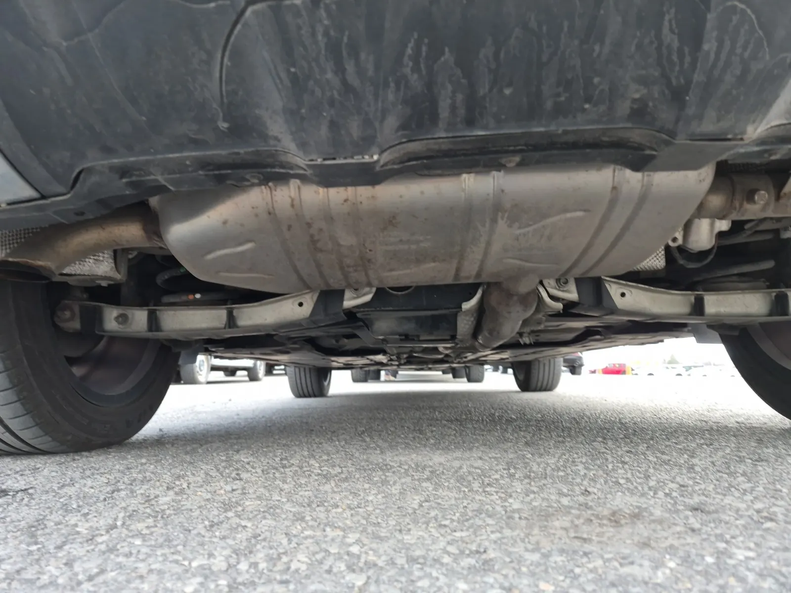 Undercarriage - Rear Photo
