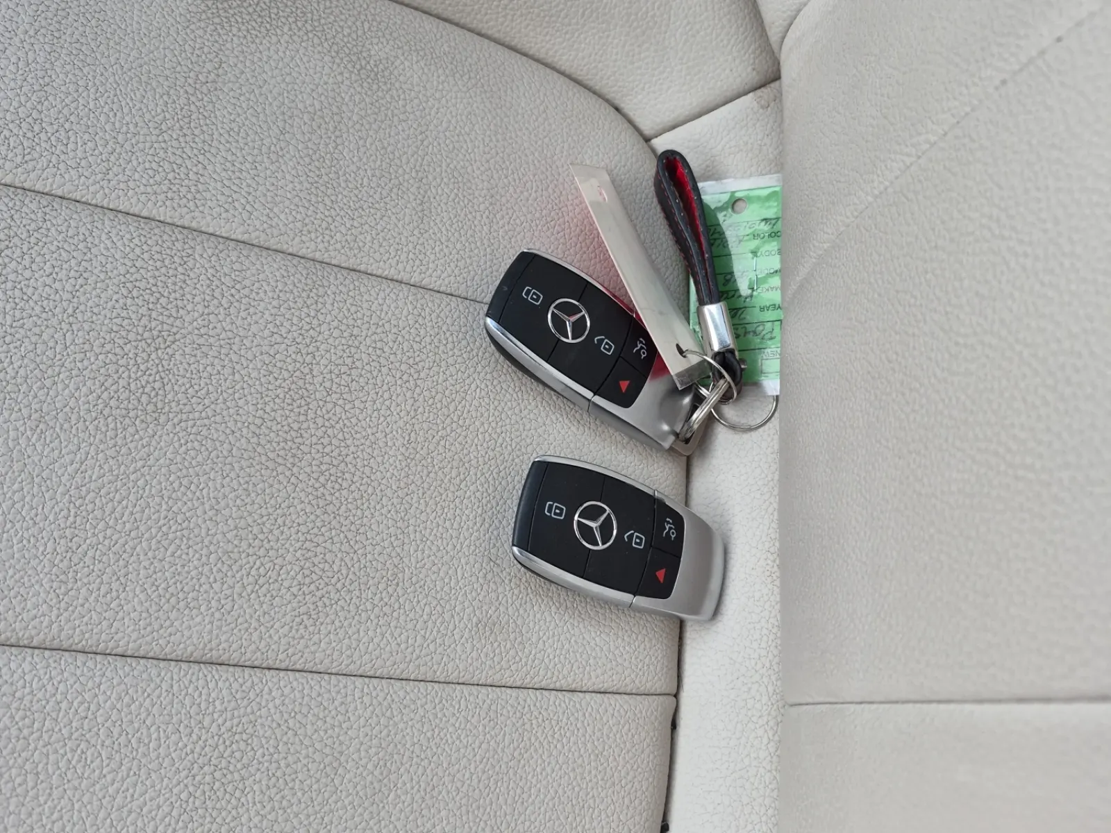 Keys/Fobs/Manual Photo