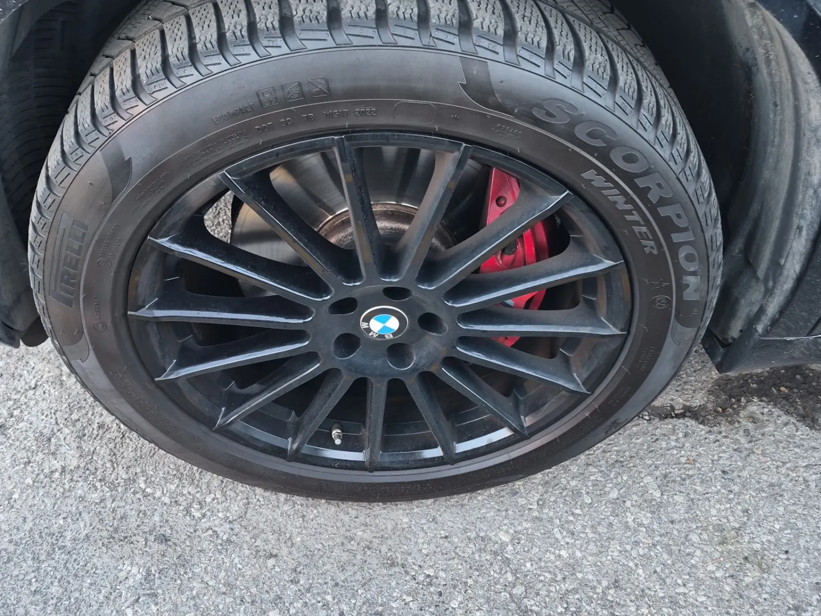 Front driver wheel/tire photo