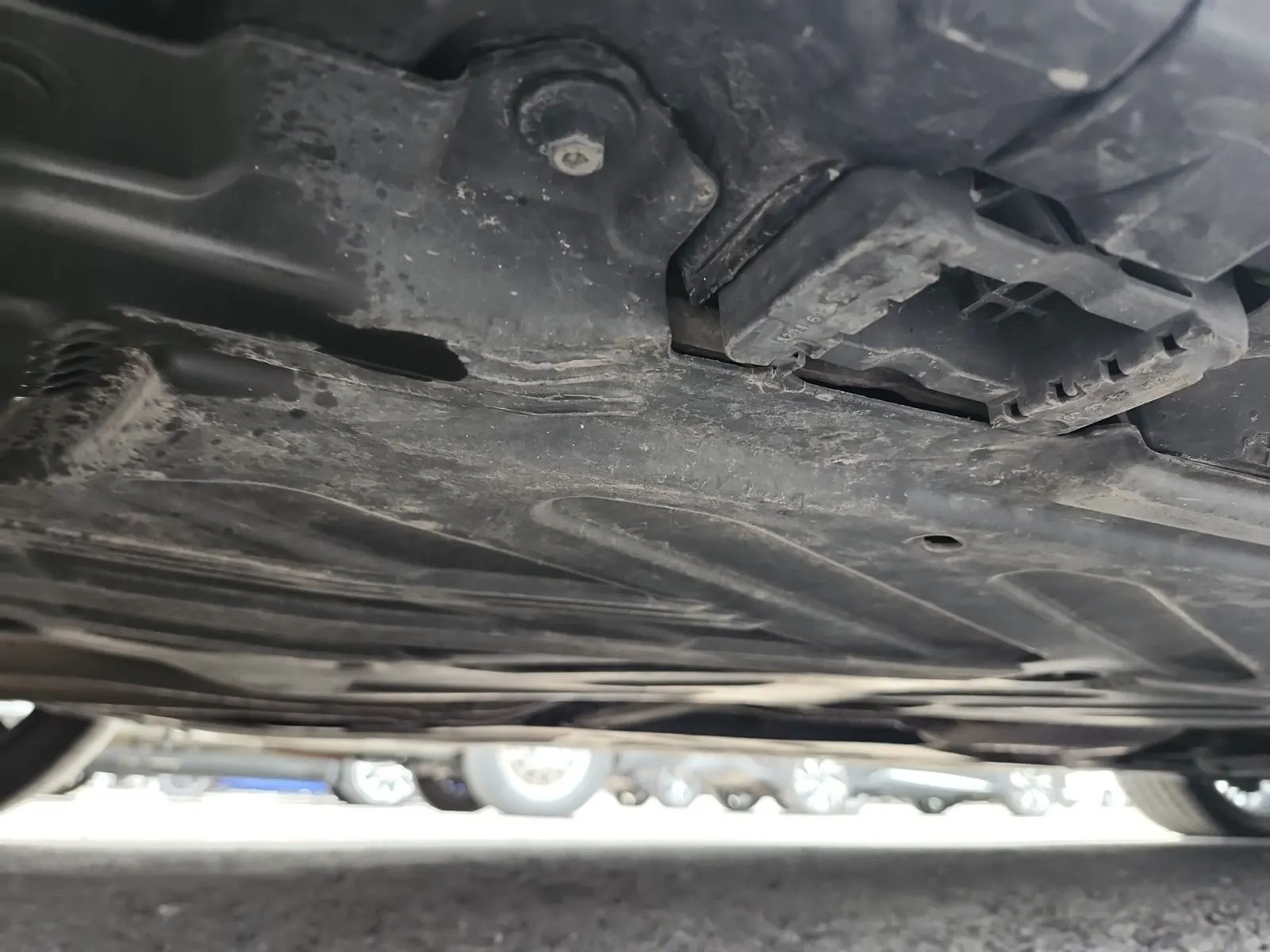 Undercarriage - Passenger Photo