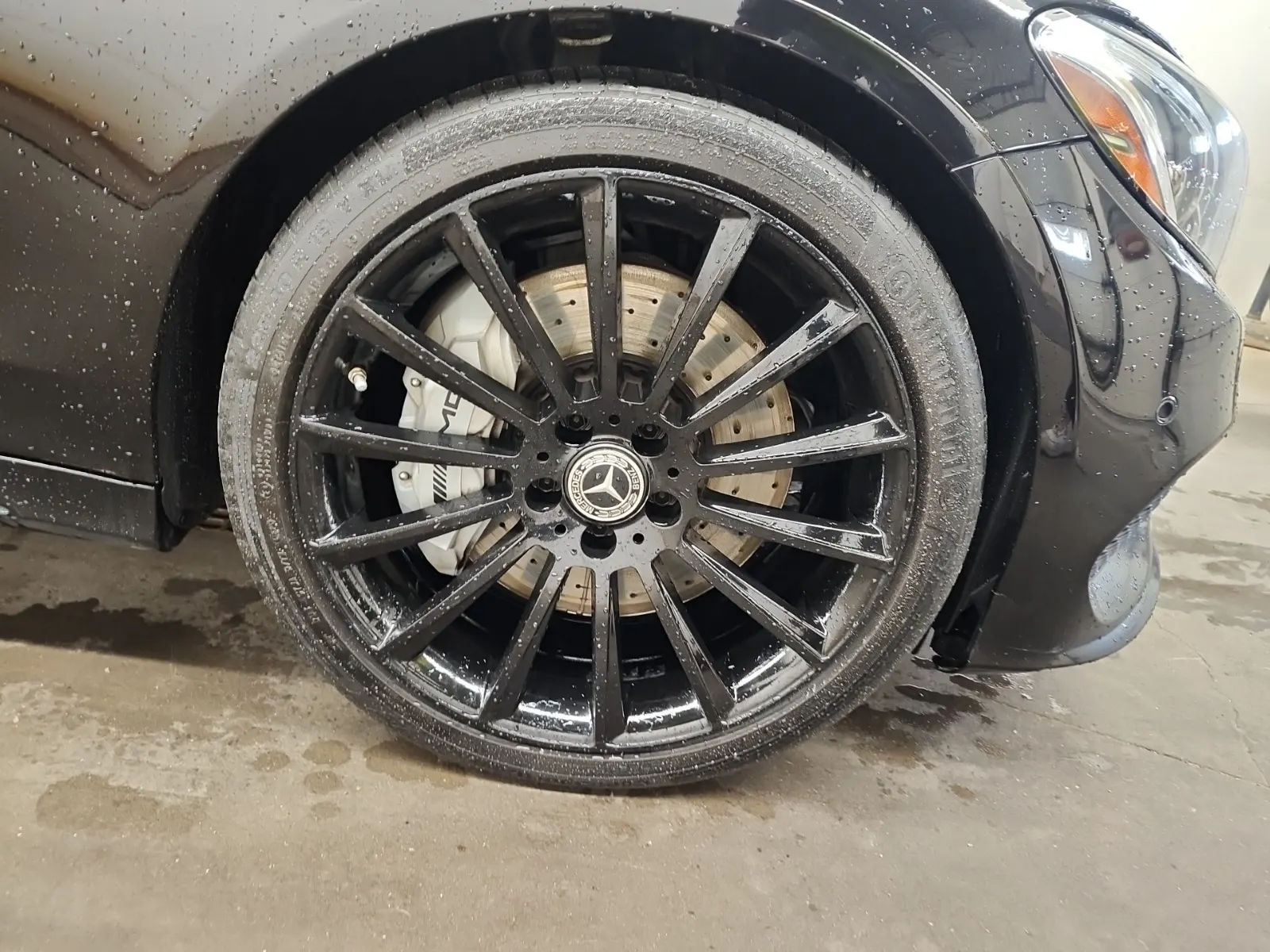 Right Front Wheel/Tire Photo
