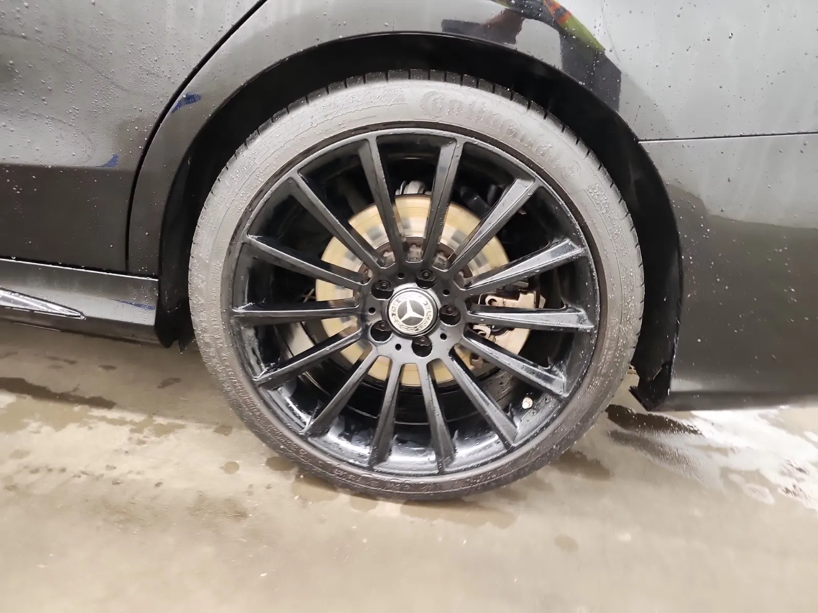 Left Rear Wheel/Tire Photo
