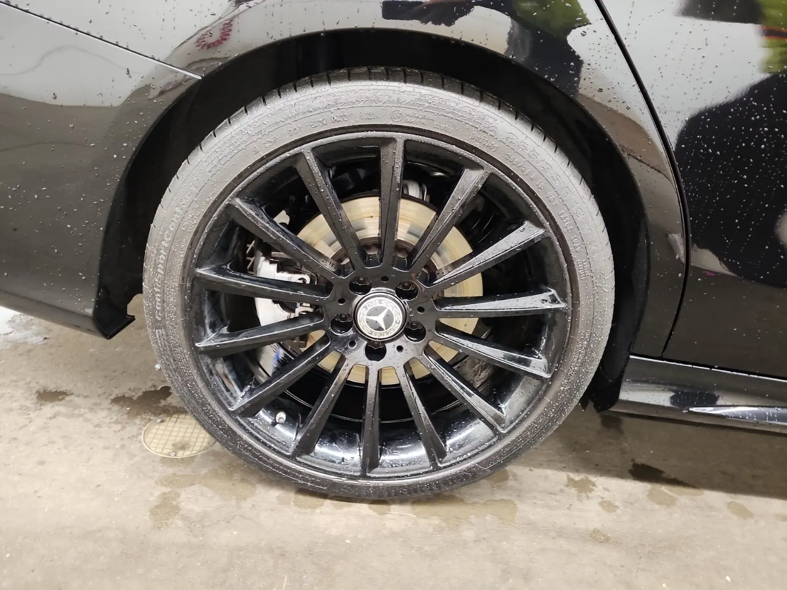 Right Rear Wheel/Tire Photo