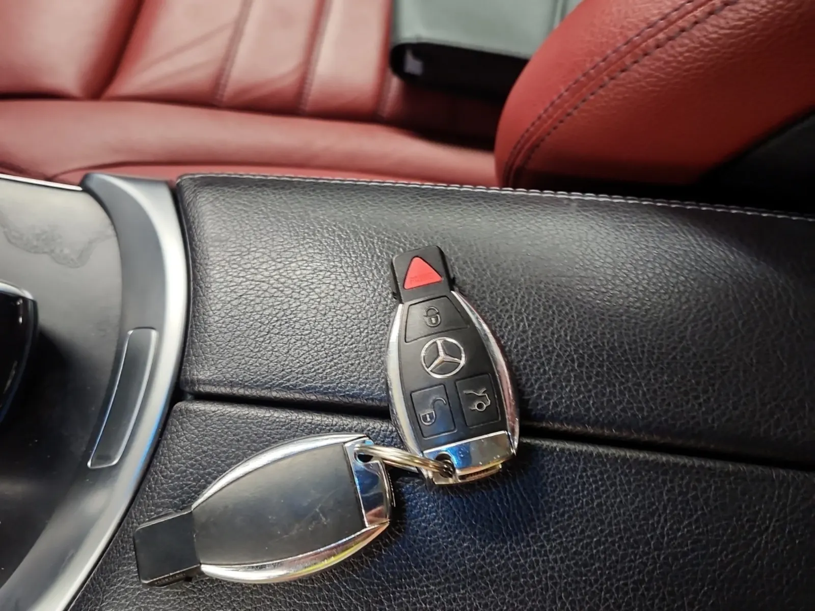 Keys/Fobs/Manual Photo