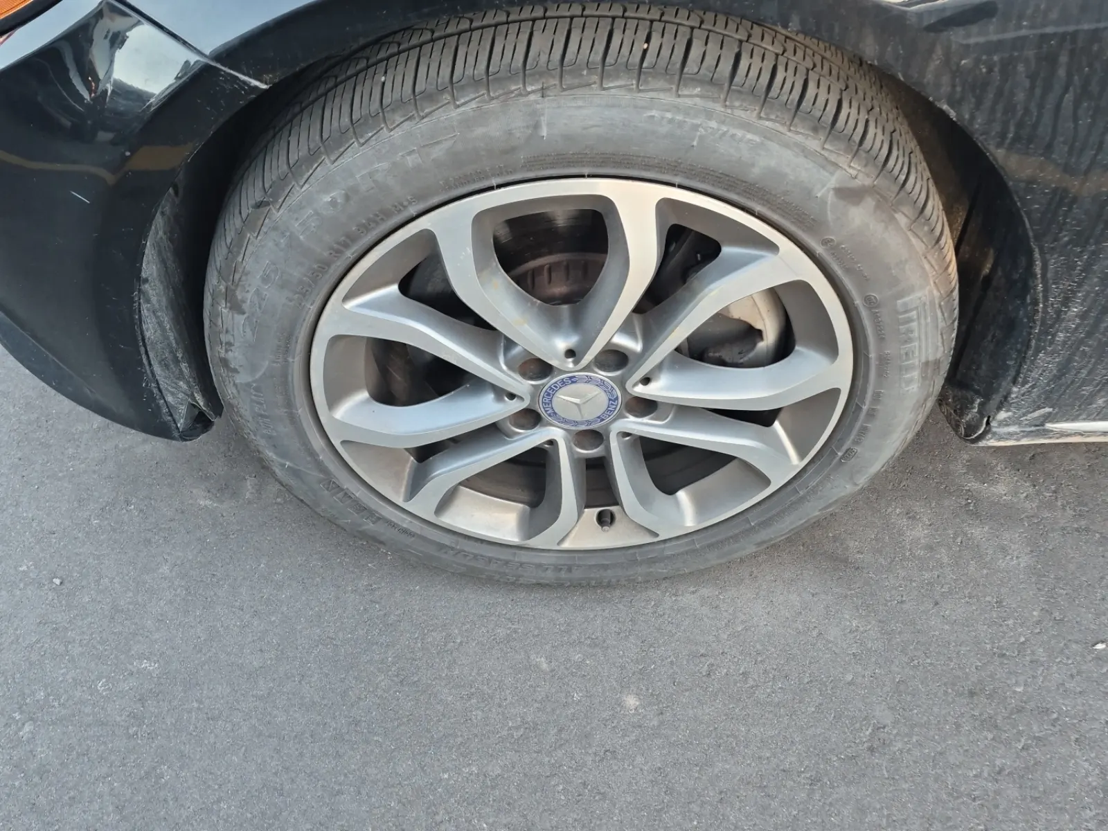Front driver wheel/tire photo