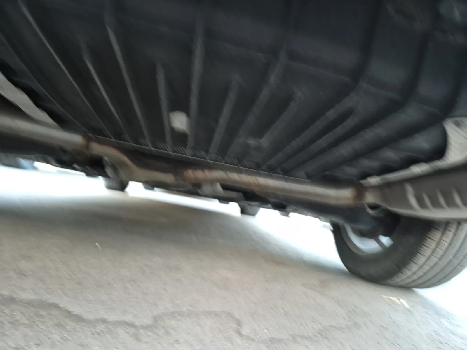Undercarriage - Rear Photo