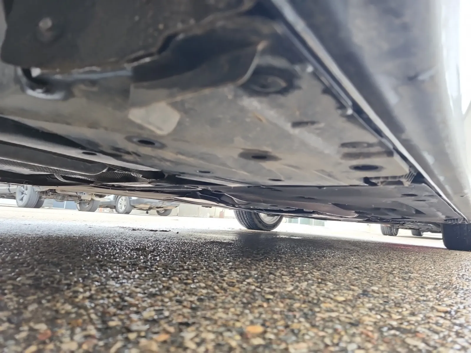 Undercarriage - Passenger Photo