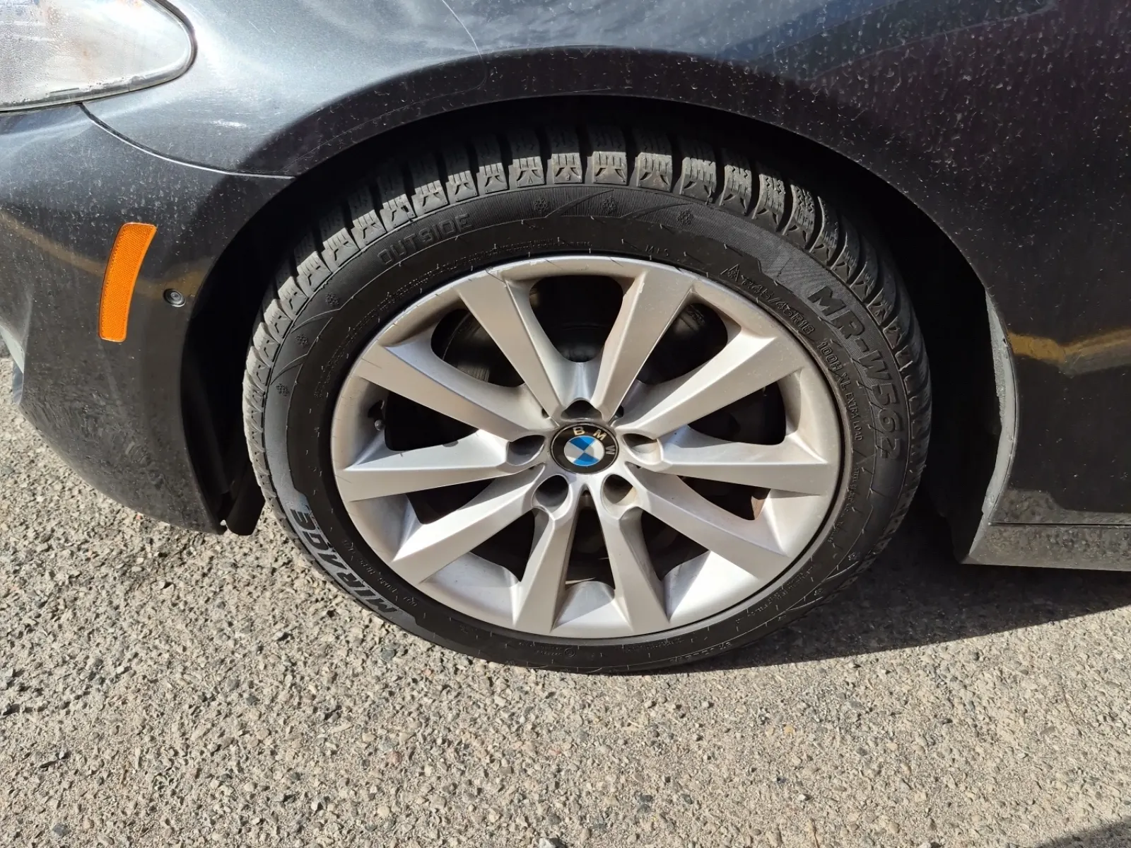 Front driver wheel/tire photo
