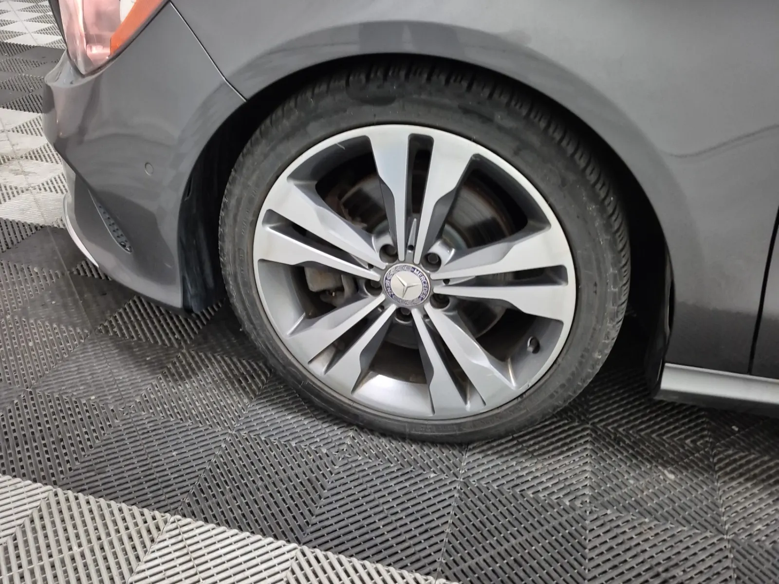 Front driver wheel/tire photo