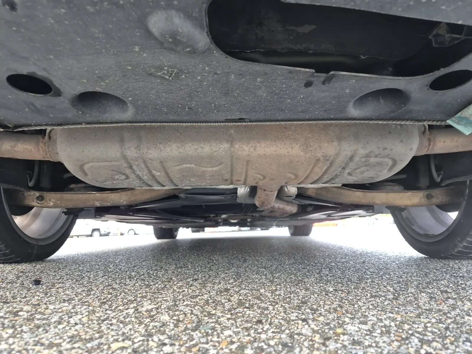 Undercarriage - Rear Photo