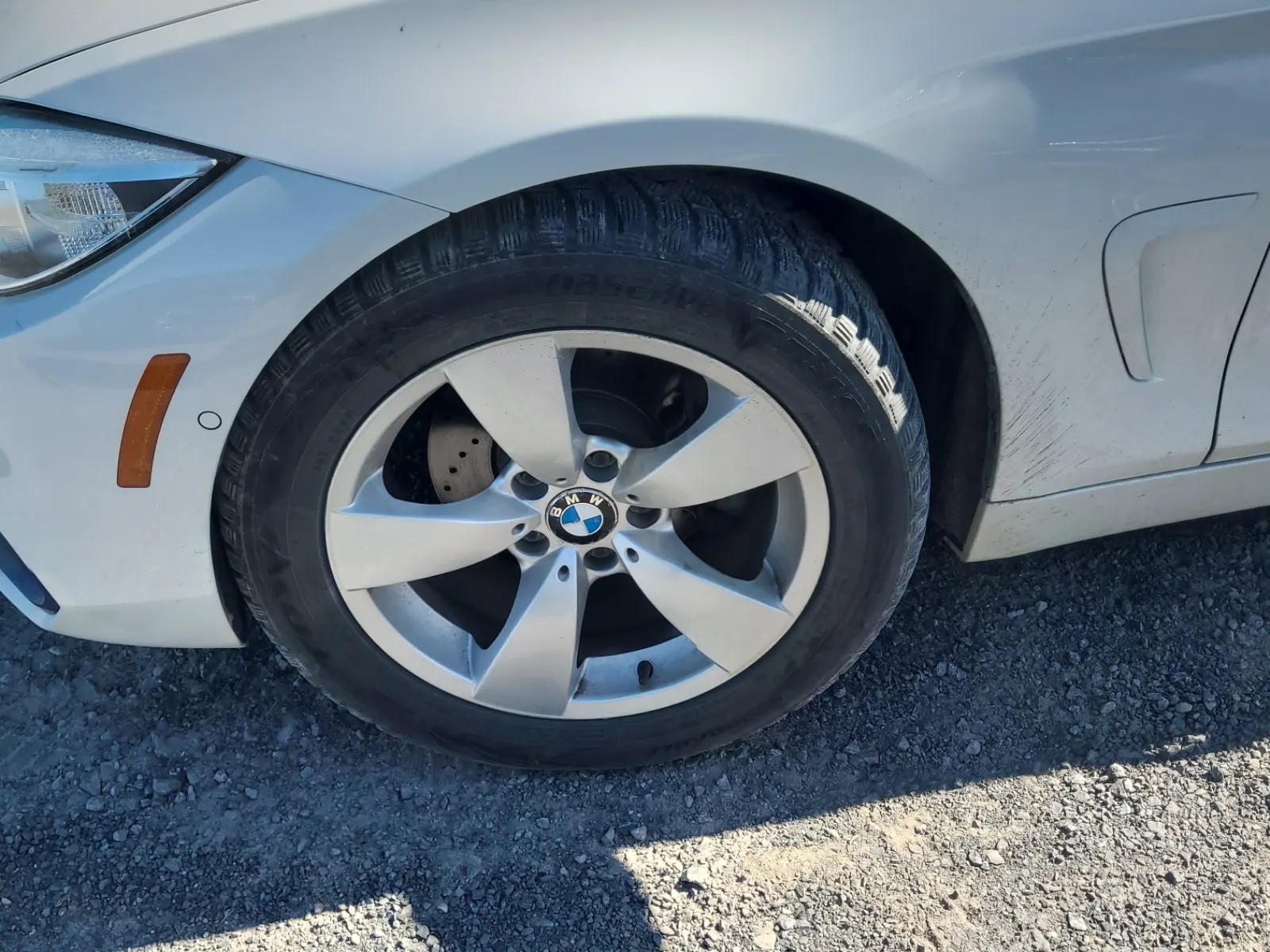 Front driver wheel/tire photo