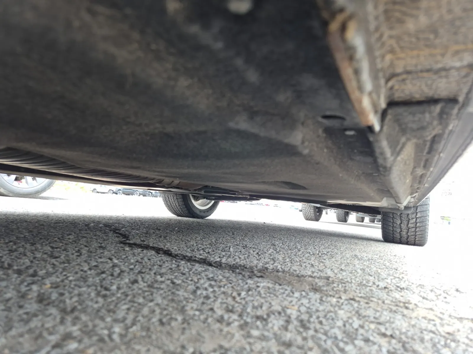 Undercarriage - Driver Photo