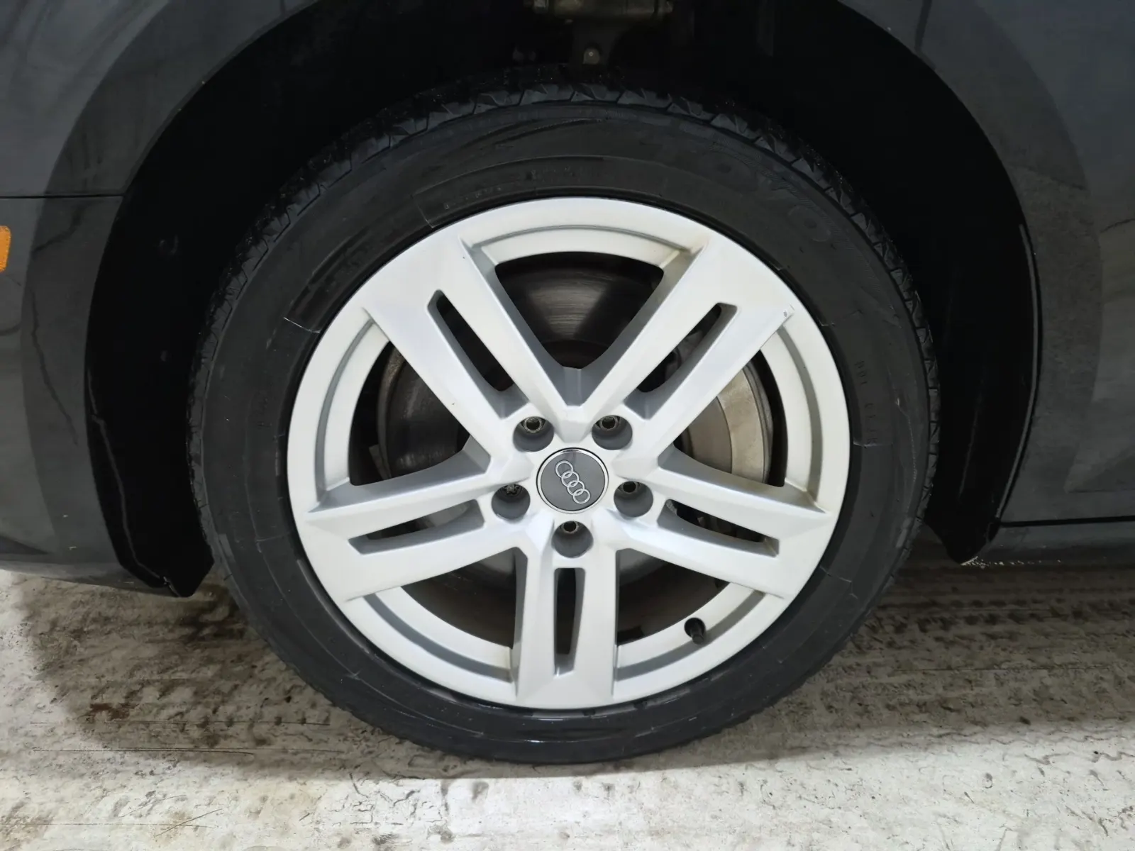 Front driver wheel/tire photo