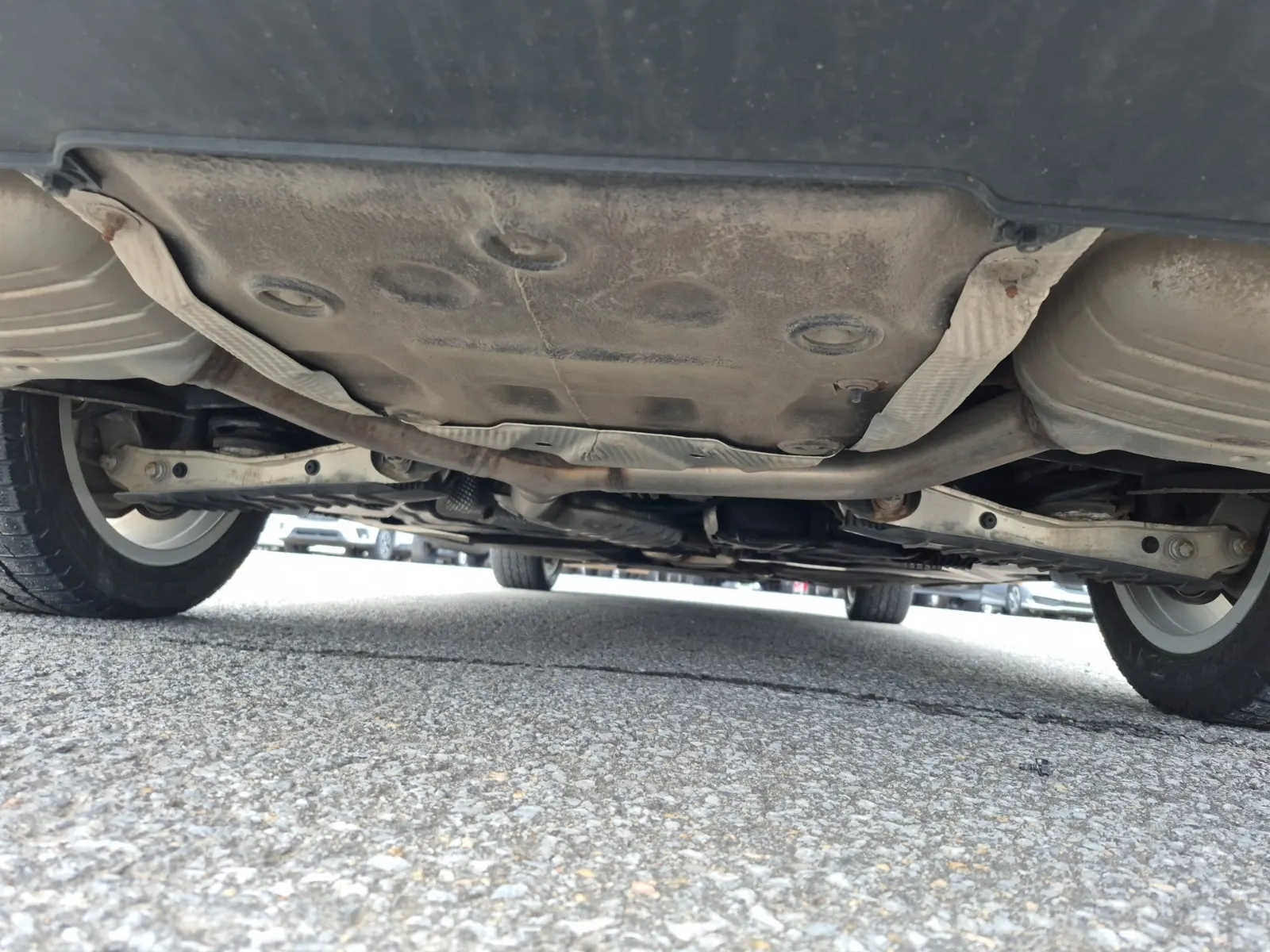 Undercarriage - Rear Photo