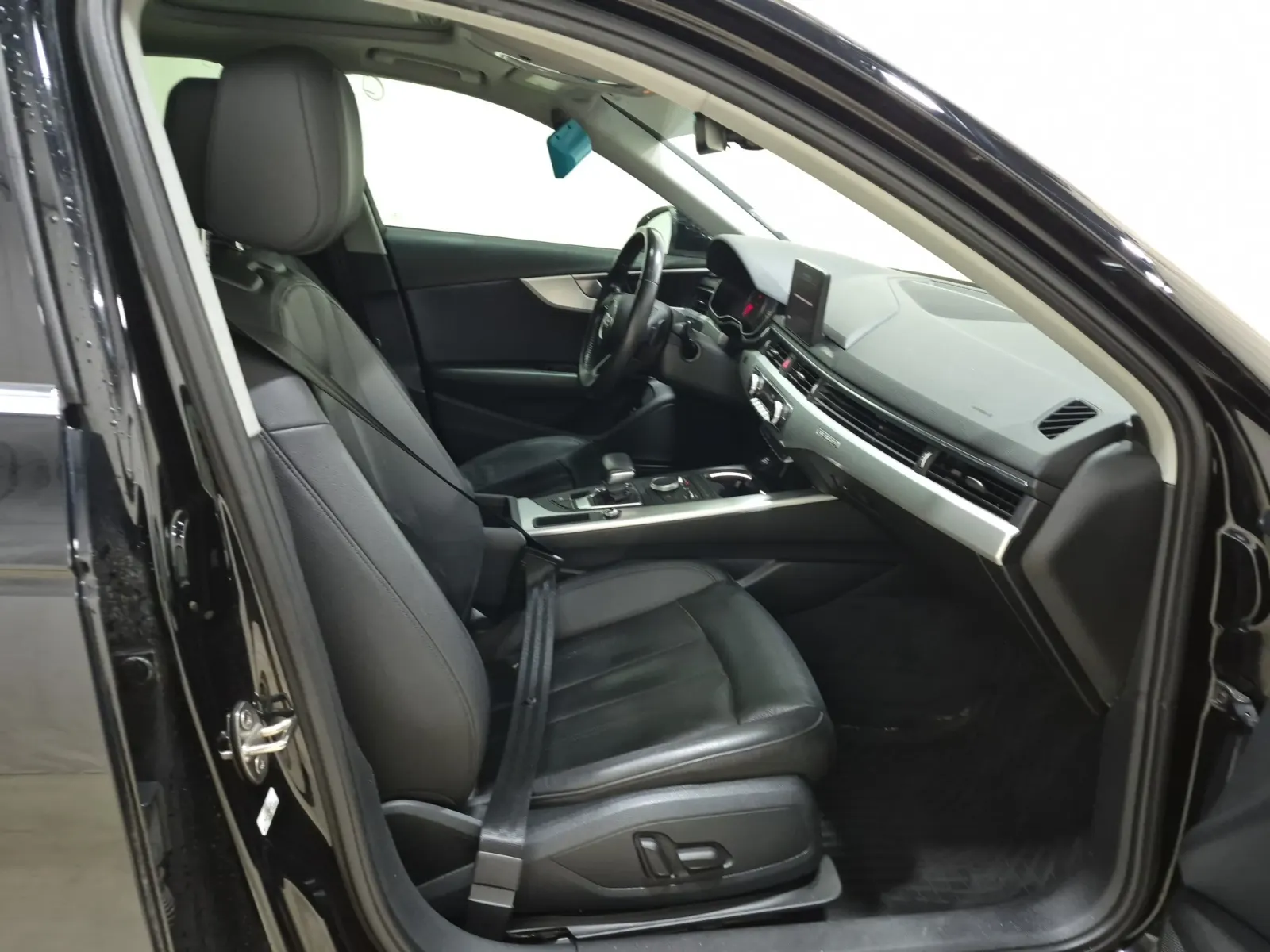 Right Side Interior Photo