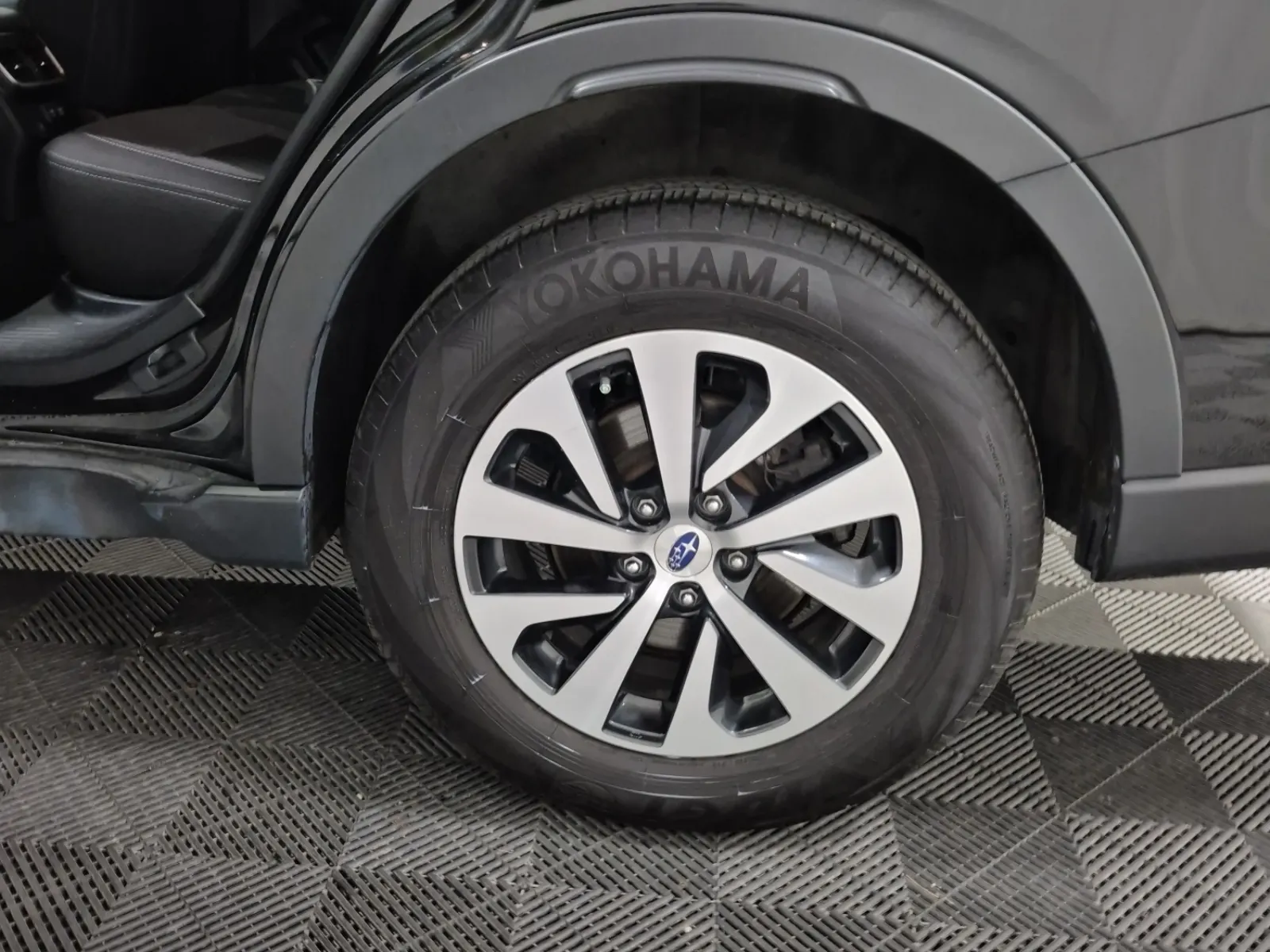 Left Rear Wheel/Tire Photo