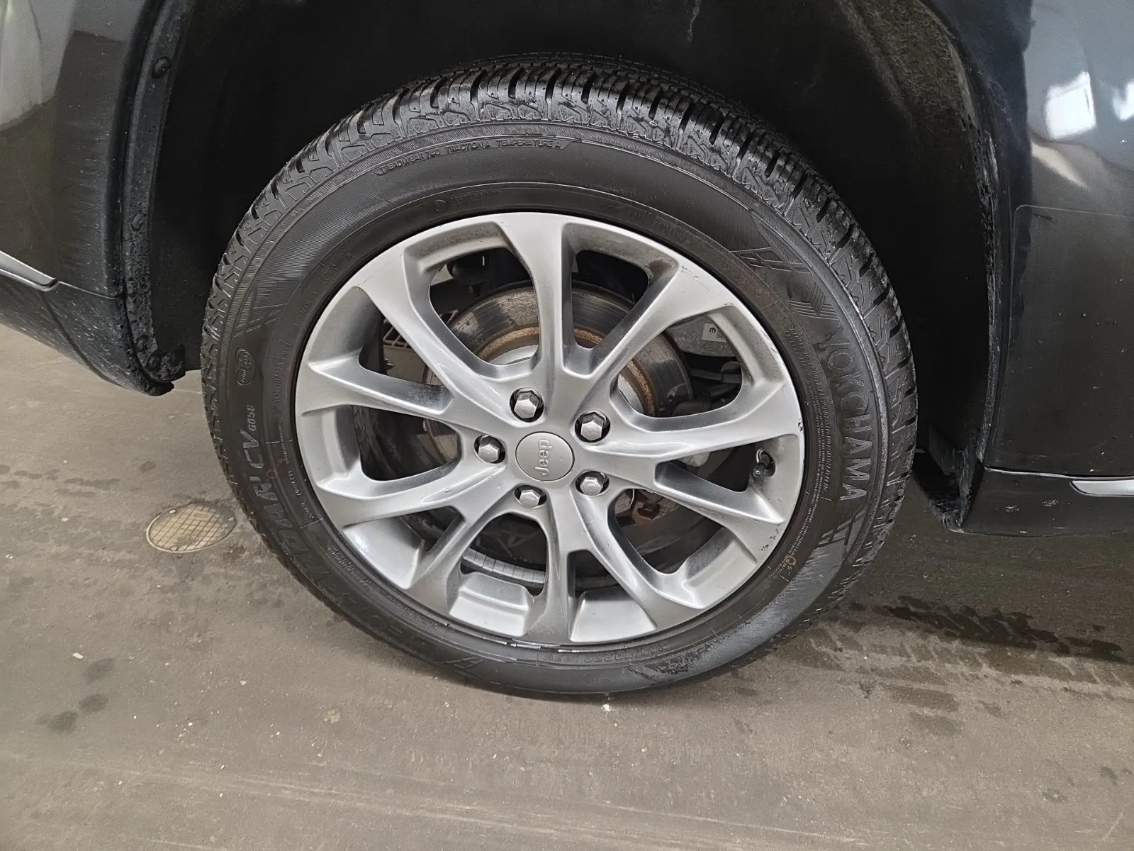 Right Rear Wheel/Tire Photo