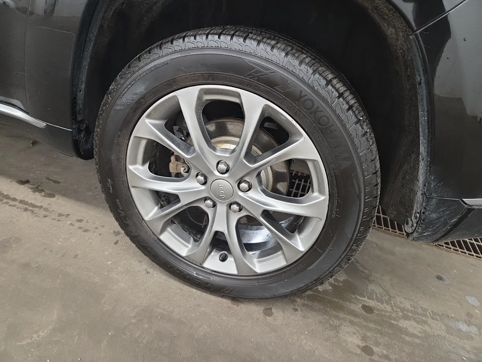 Left Rear Wheel/Tire Photo