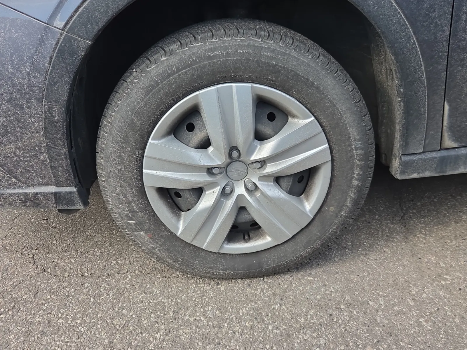 Front driver wheel/tire photo