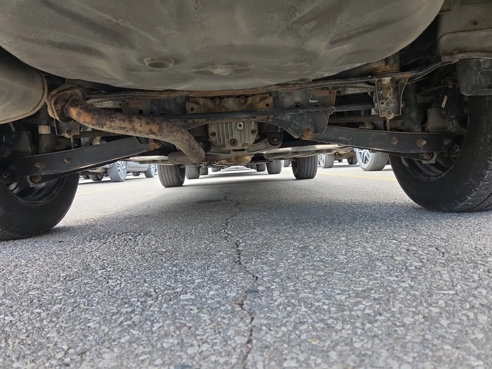 Undercarriage - Rear Photo