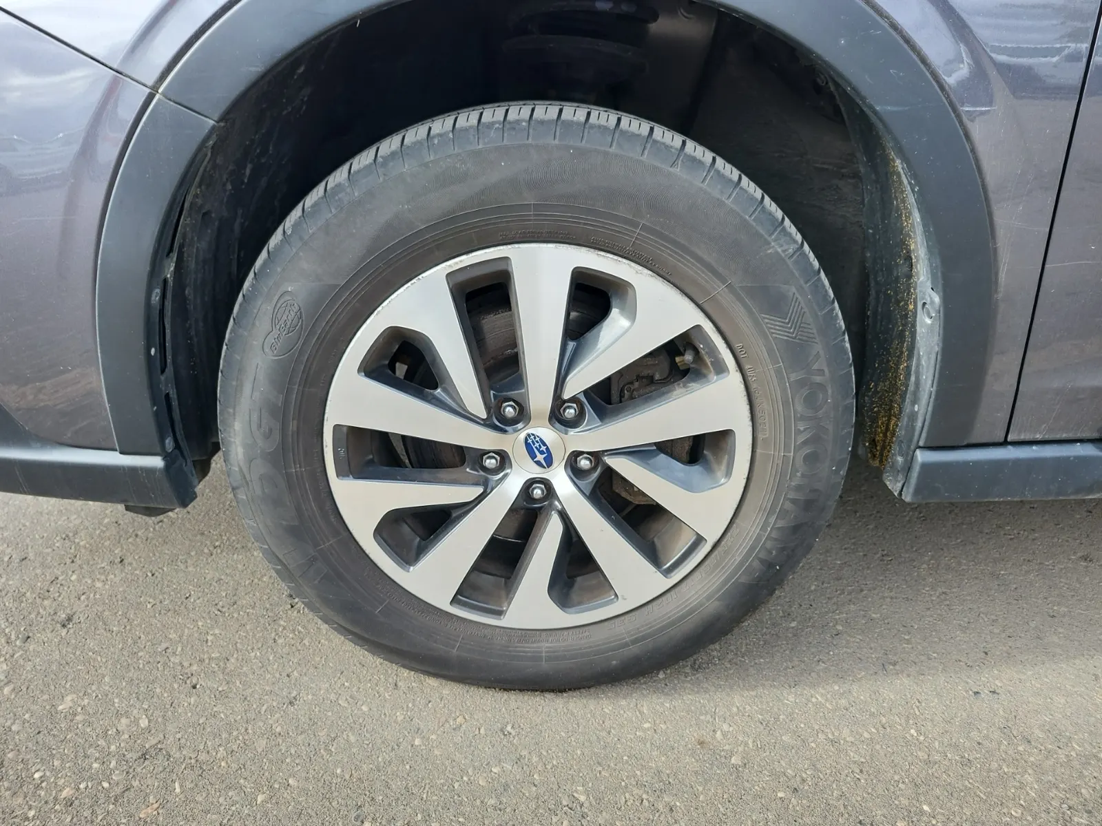 Front driver wheel/tire photo