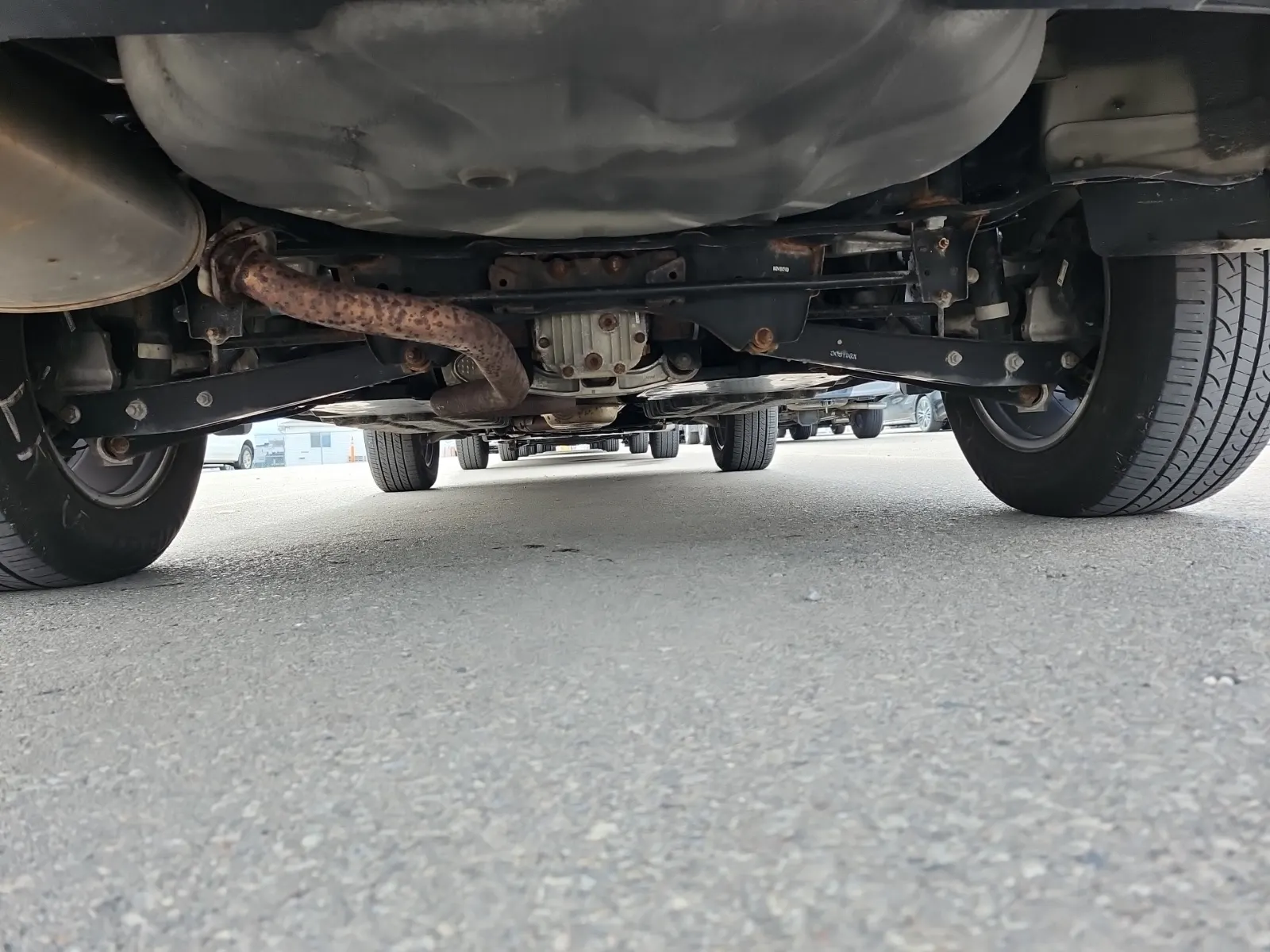Undercarriage - Rear Photo