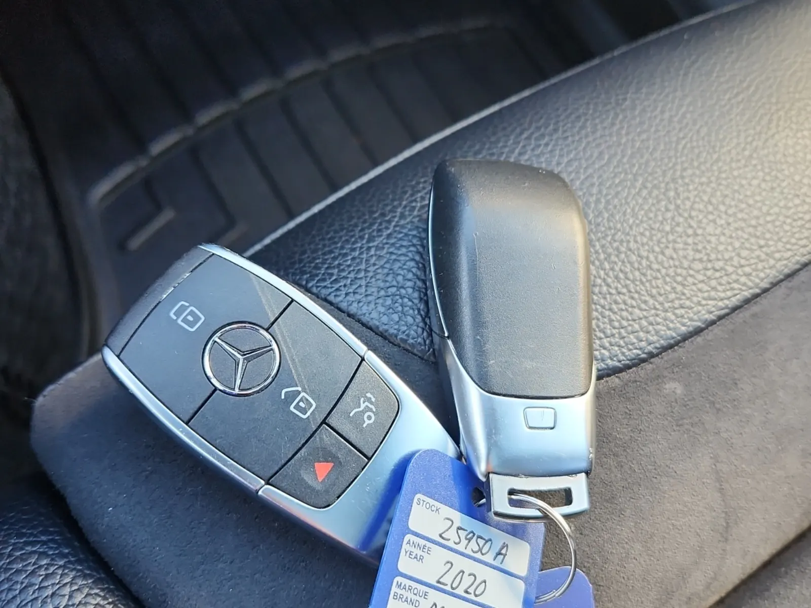 Keys/Fobs/Manual Photo