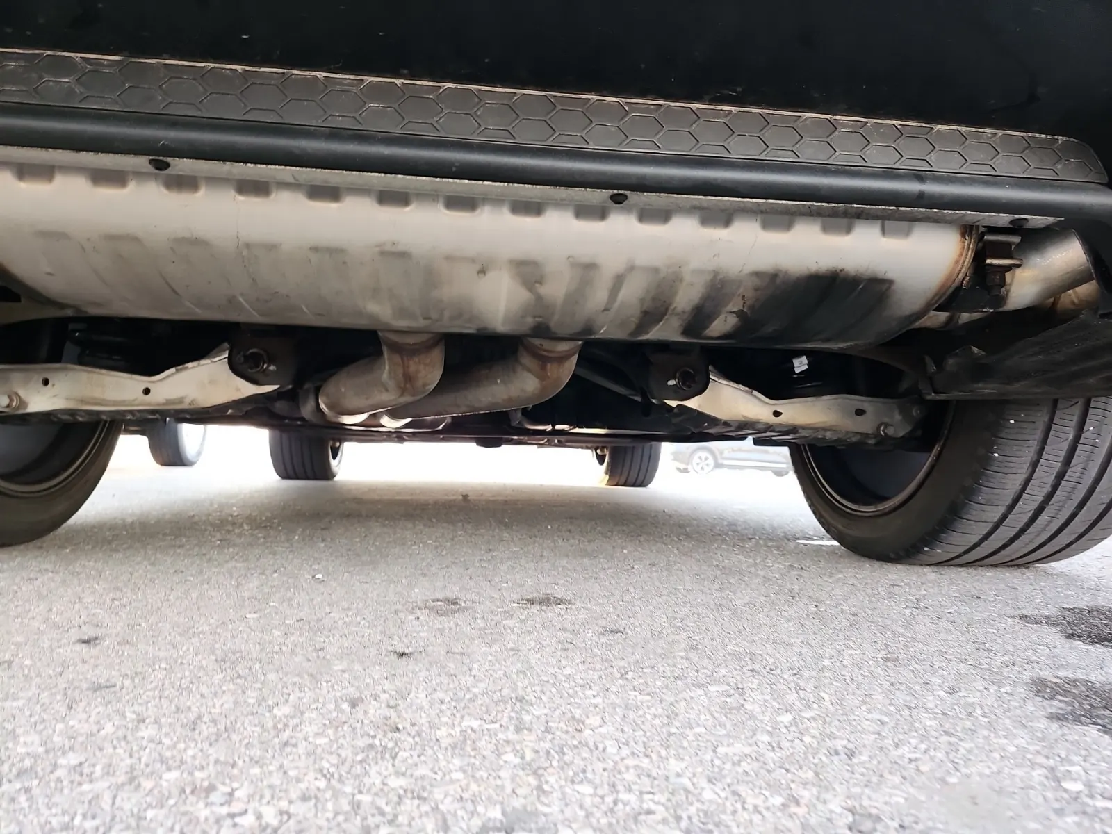 Undercarriage - Rear Photo