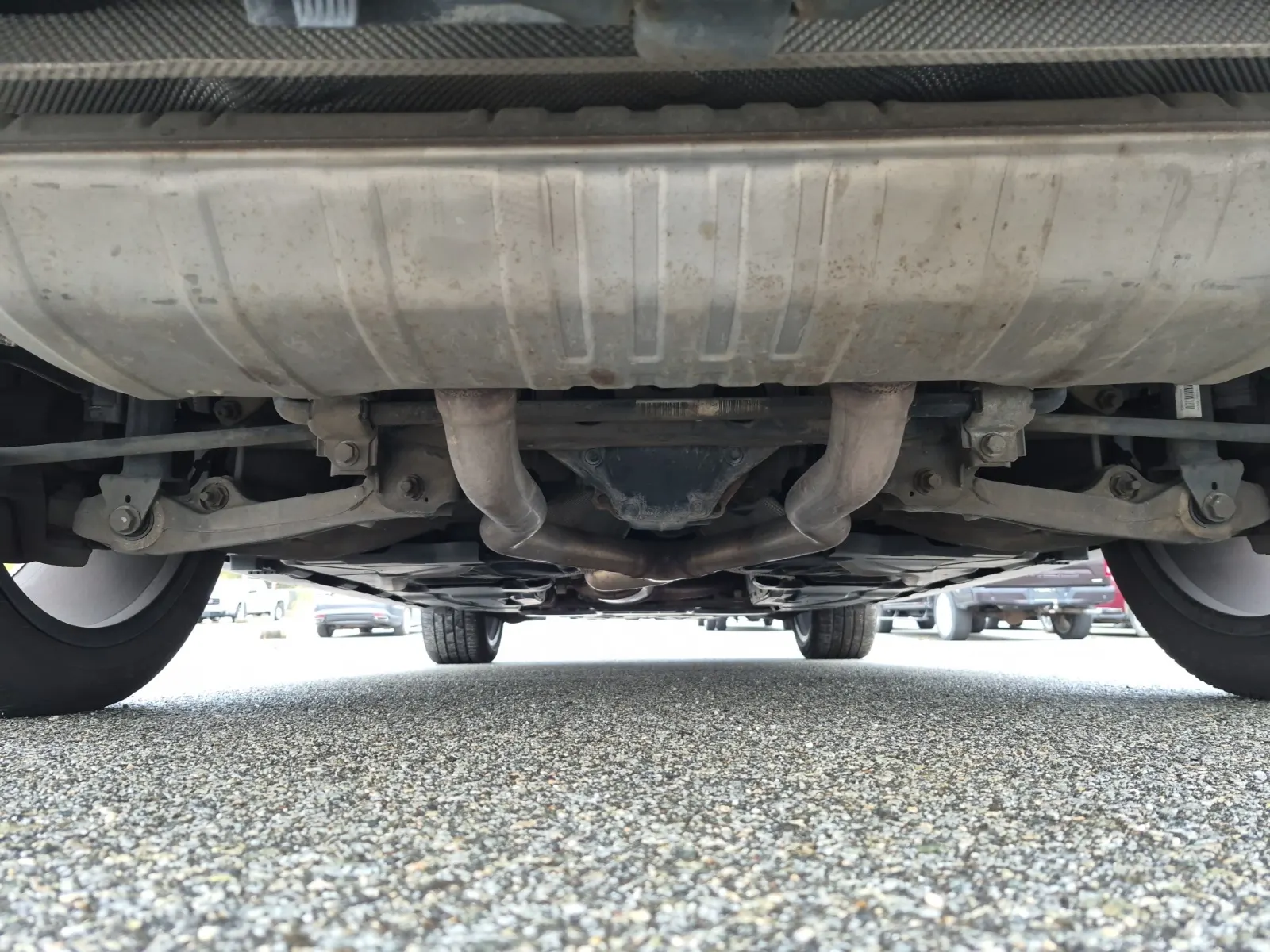 Undercarriage - Rear Photo