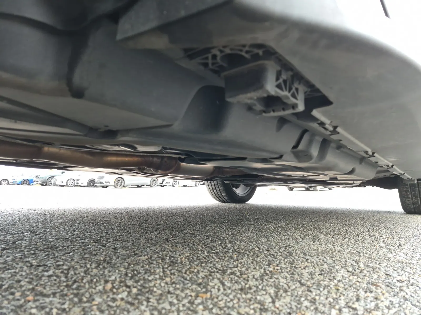 Undercarriage - Passenger Photo