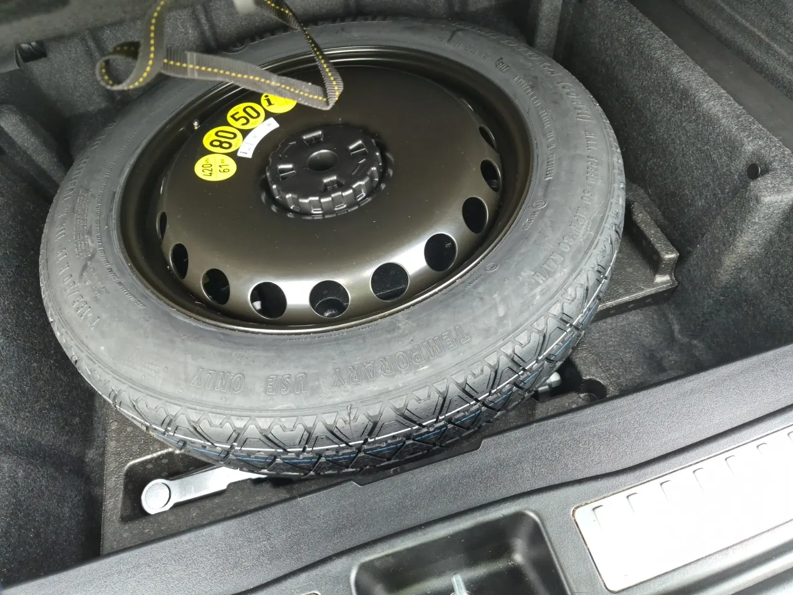 Spare Tire & Wheel Photo
