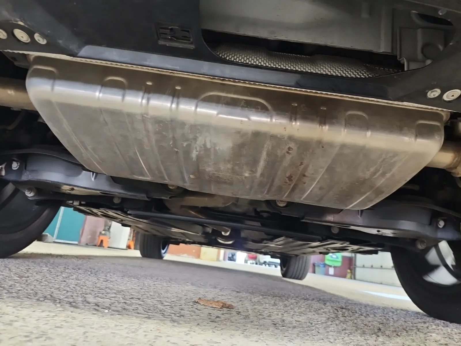 Undercarriage - Rear Photo