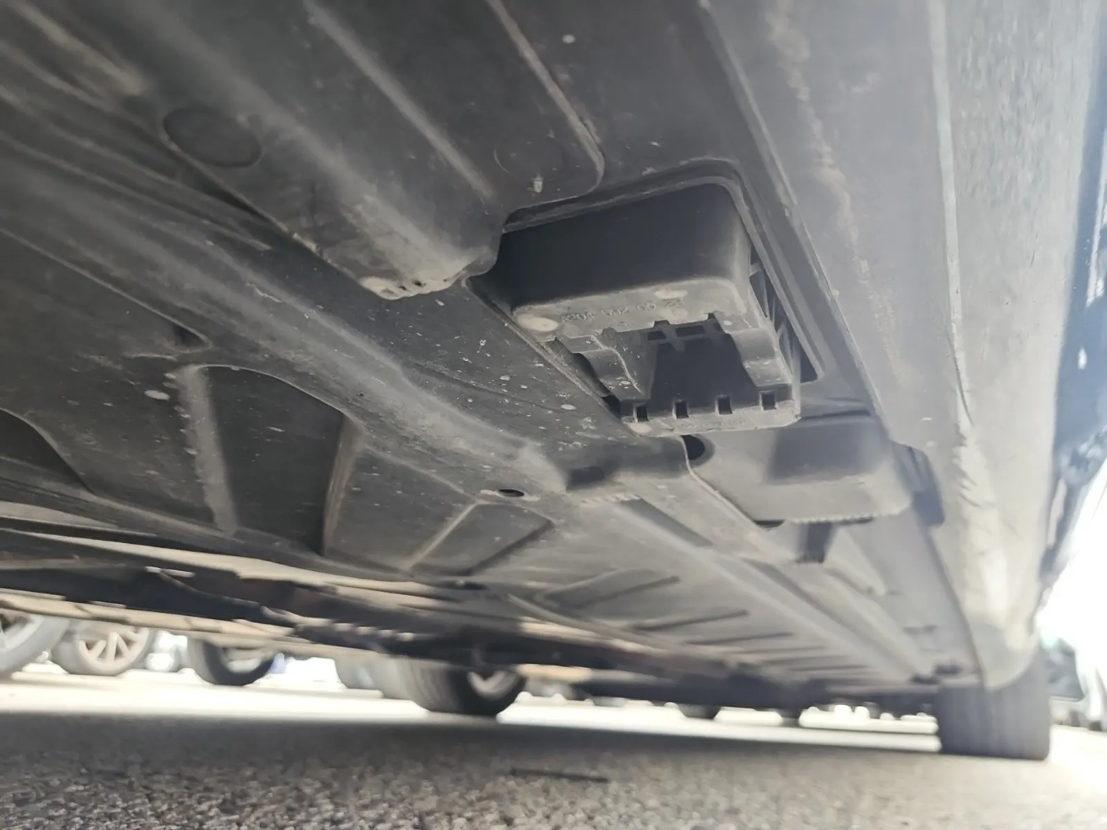 Undercarriage - Passenger Photo