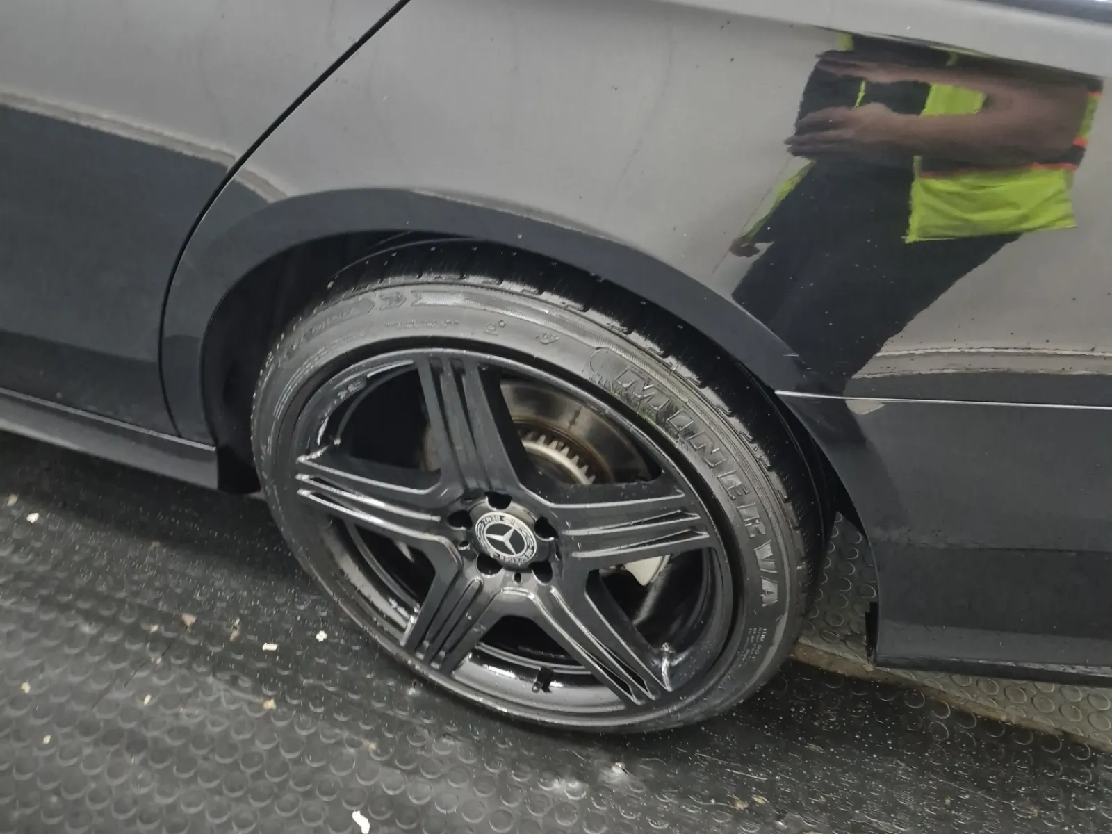 Left Rear Wheel/Tire Photo