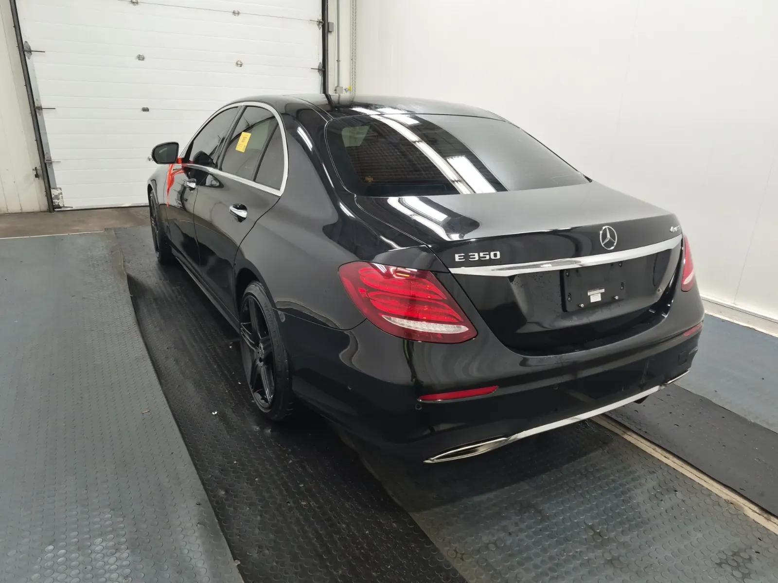 Driver Rear 3/4 Photo