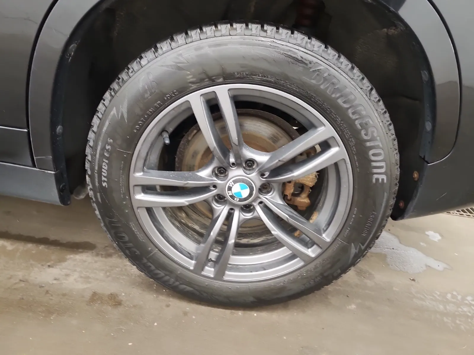 Left Rear Wheel/Tire Photo