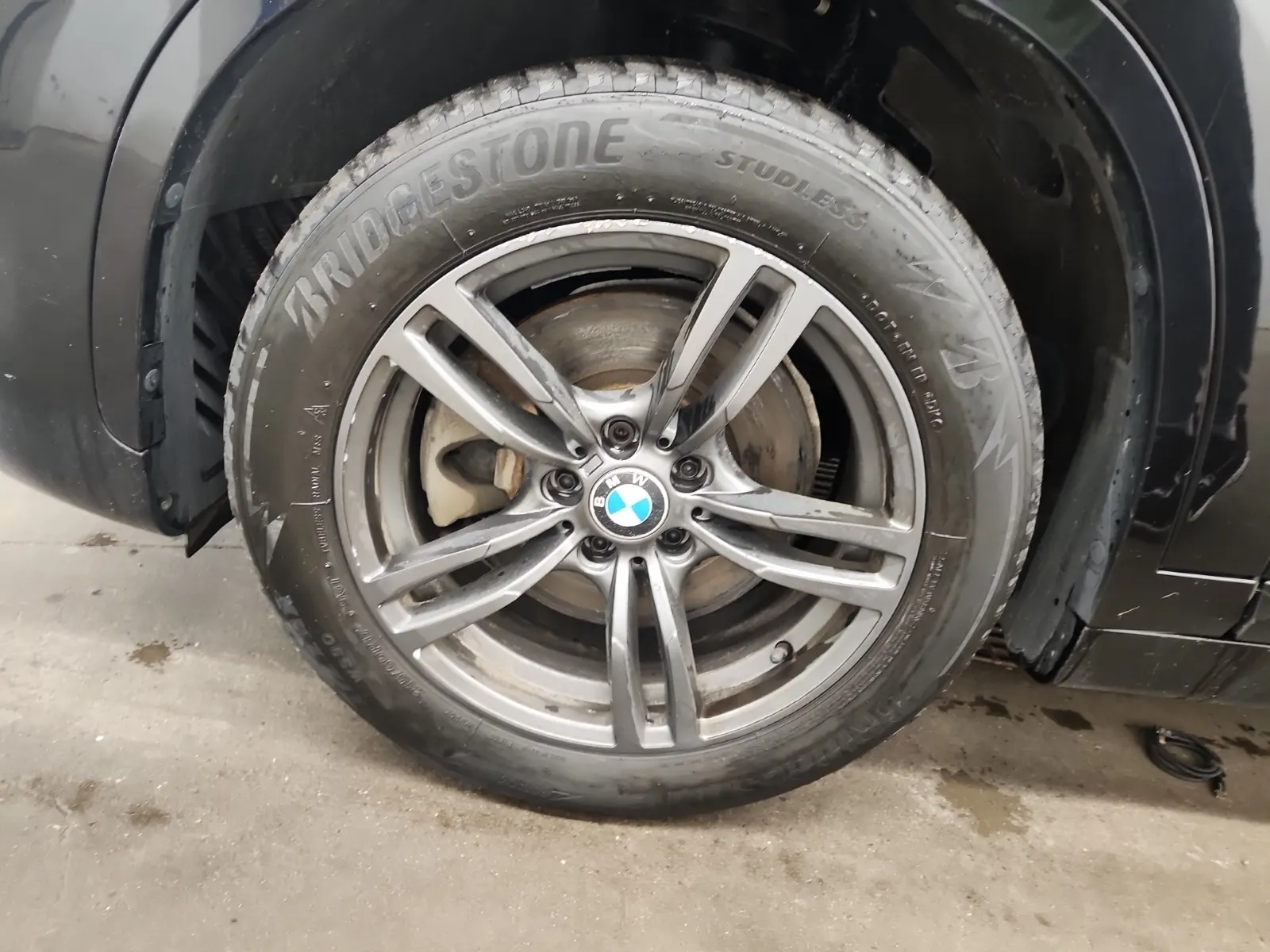 Front driver wheel/tire photo
