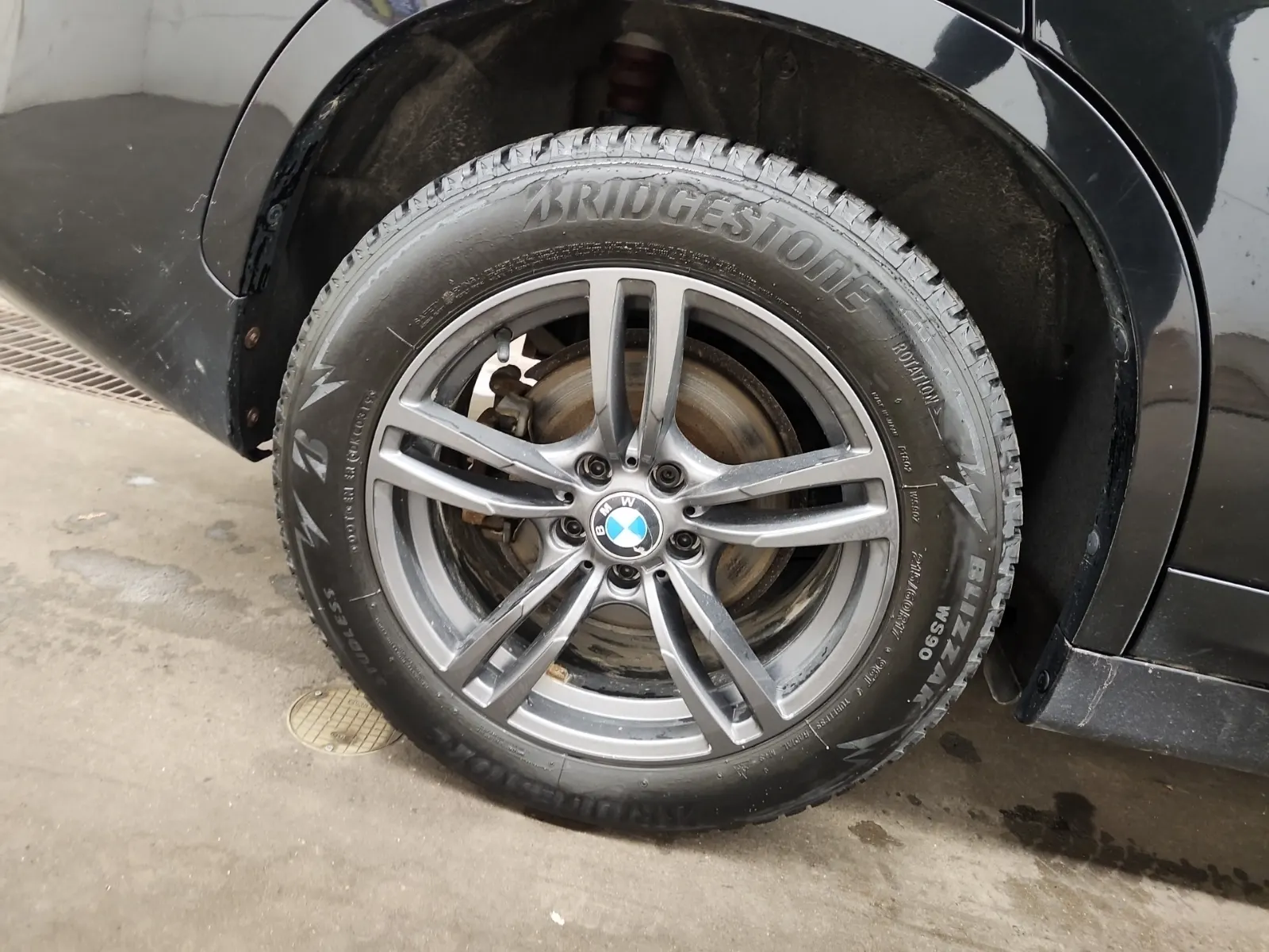 Right Rear Wheel/Tire Photo