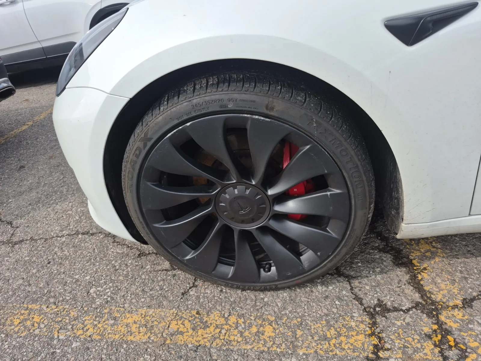 Front driver wheel/tire photo