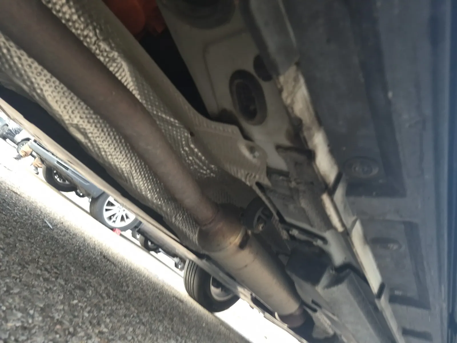 Undercarriage - Passenger Photo