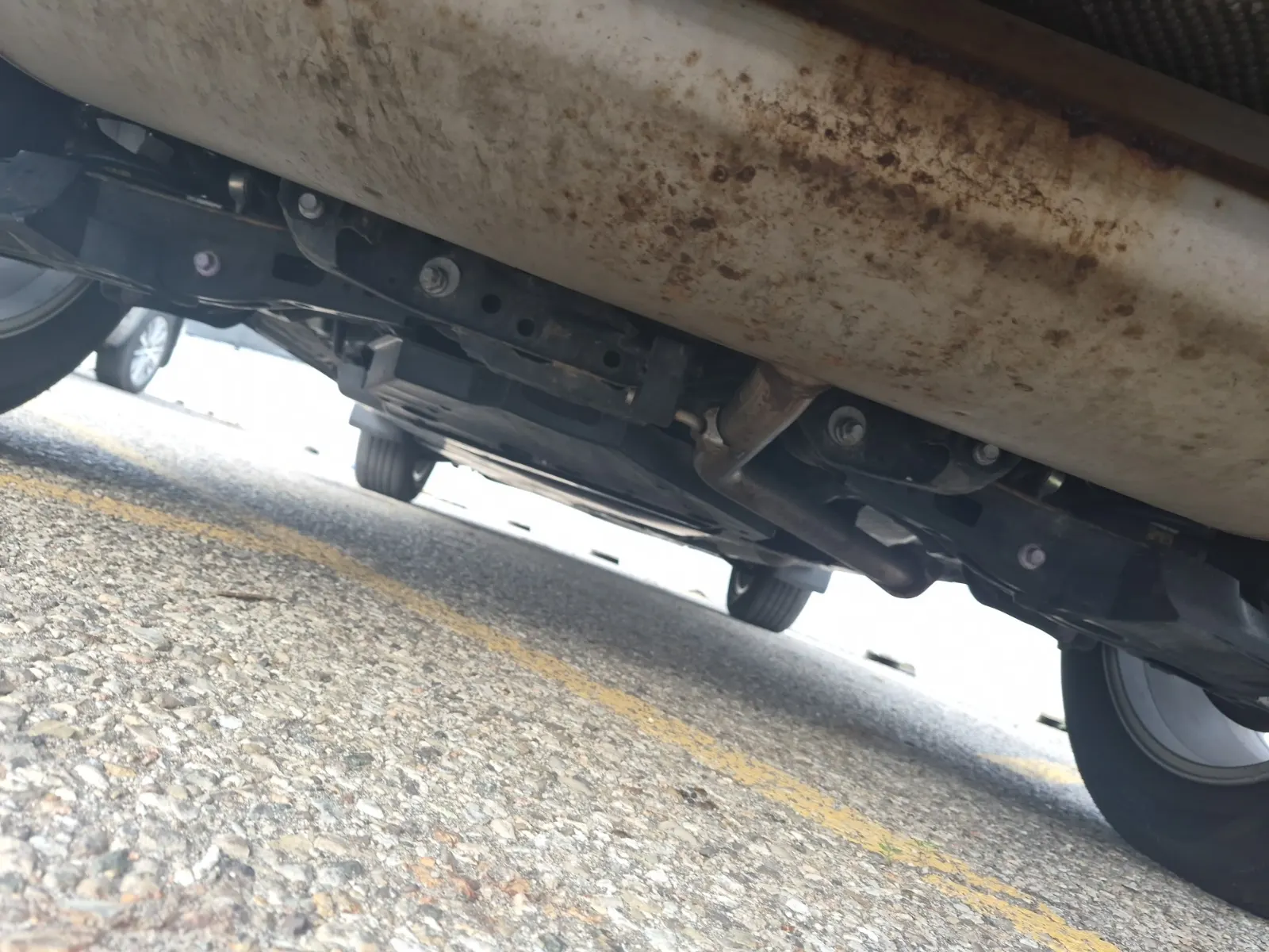 Undercarriage - Rear Photo