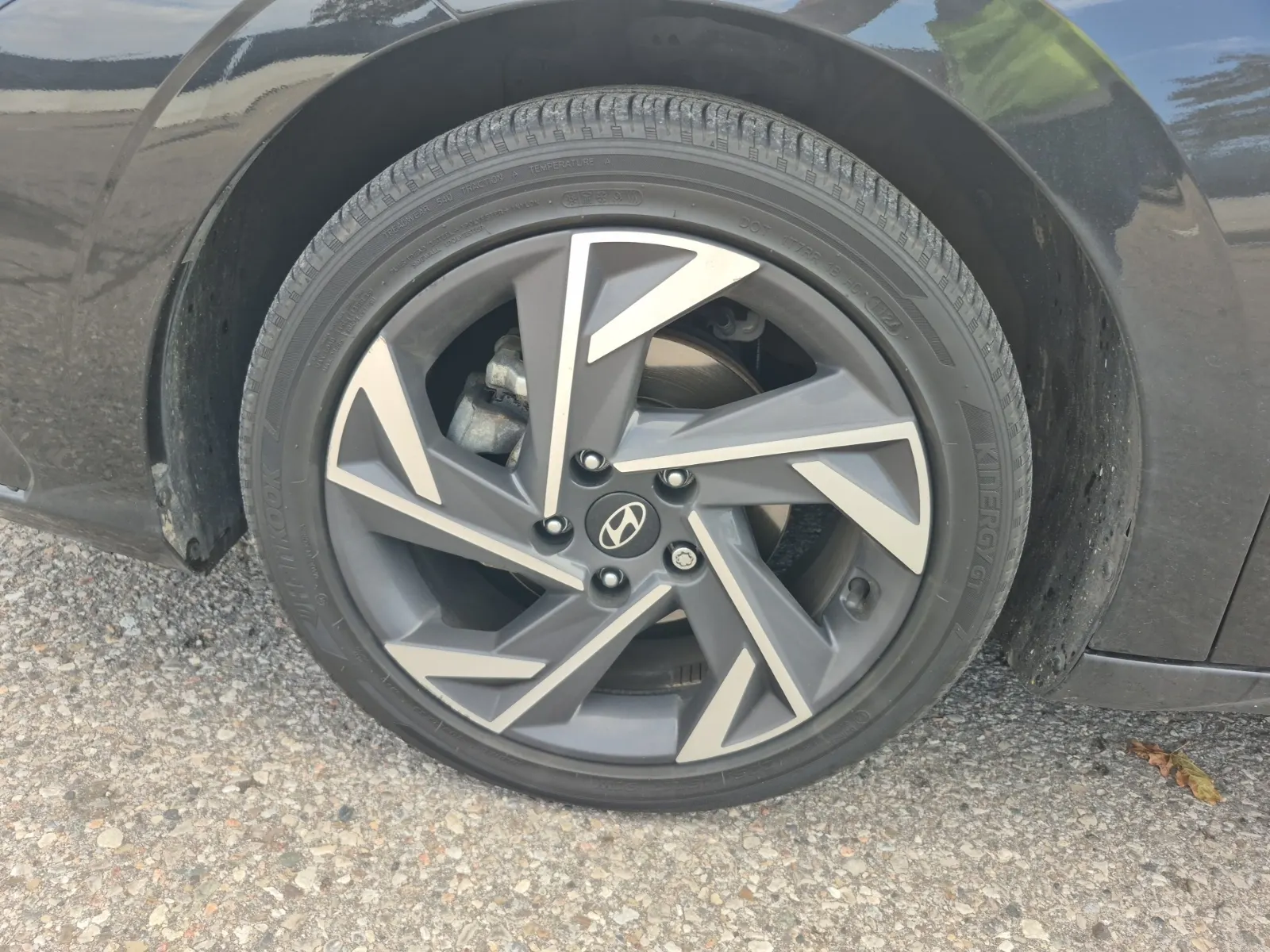 Front driver wheel/tire photo