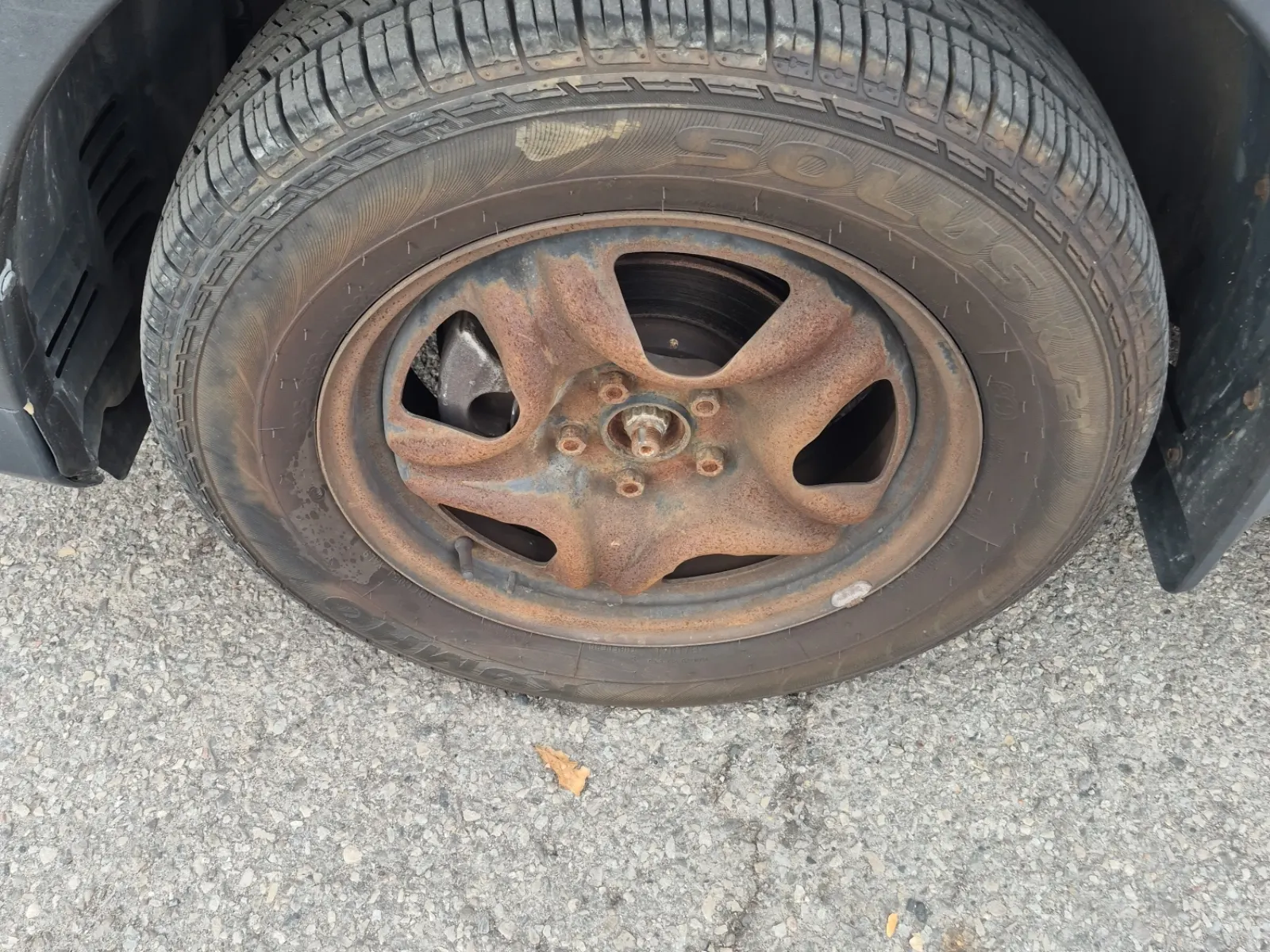 Front driver wheel/tire photo