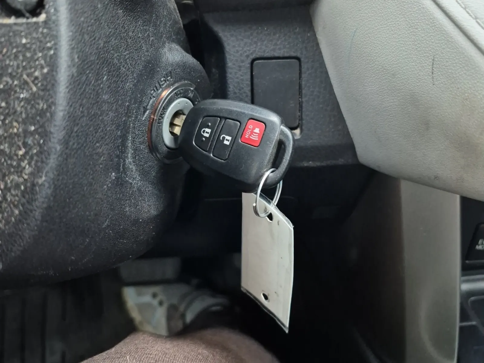 Keys/Fobs/Manual Photo