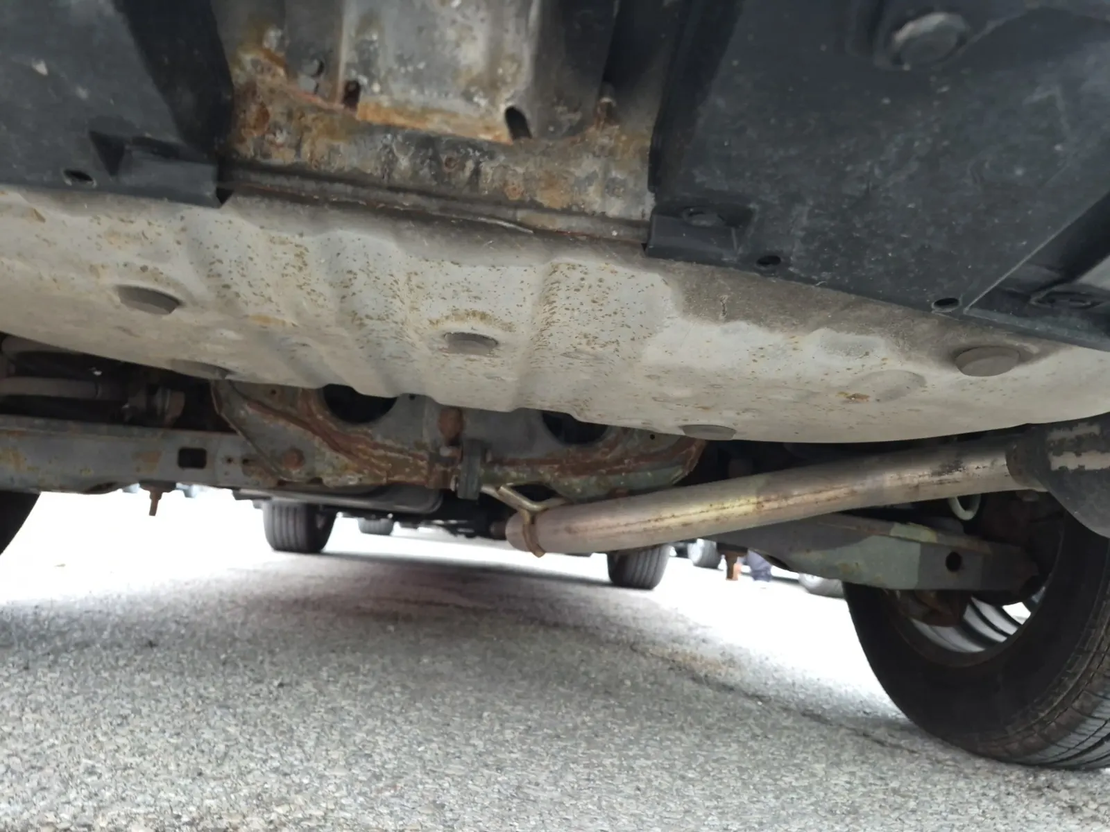 Undercarriage - Rear Photo