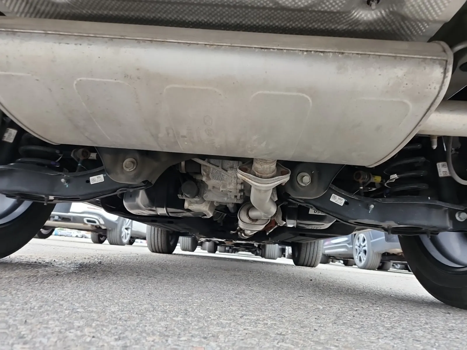 Undercarriage - Rear Photo